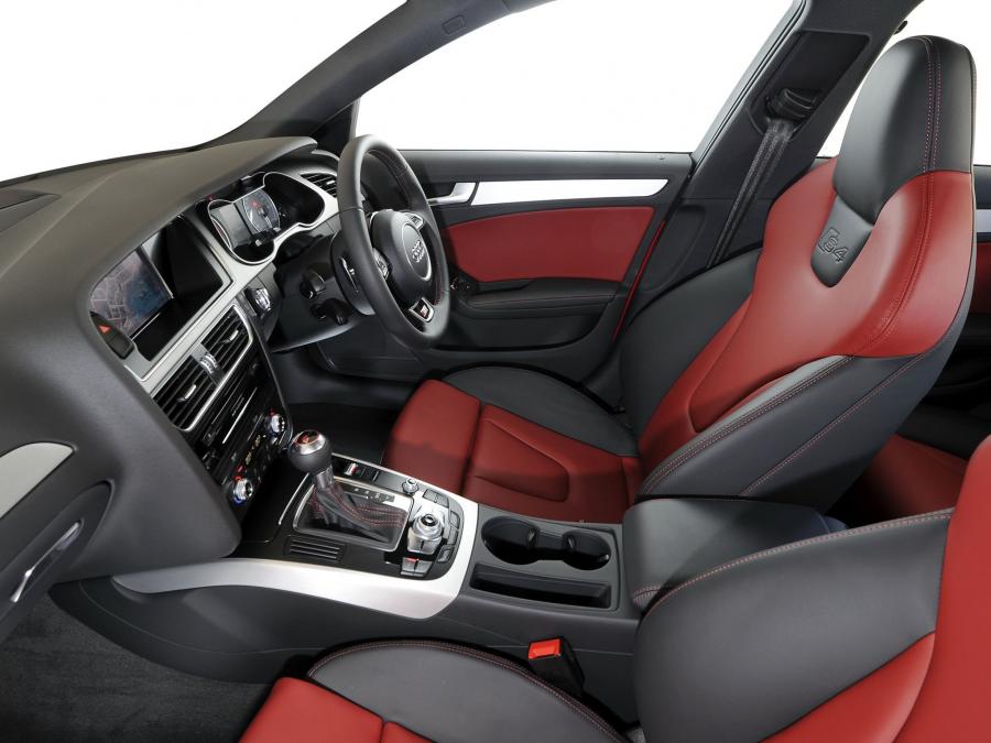 Интерьер Audi S4 Sedan (B8, 8K) 2012 года  (ZA) (фото 4 из 16)
